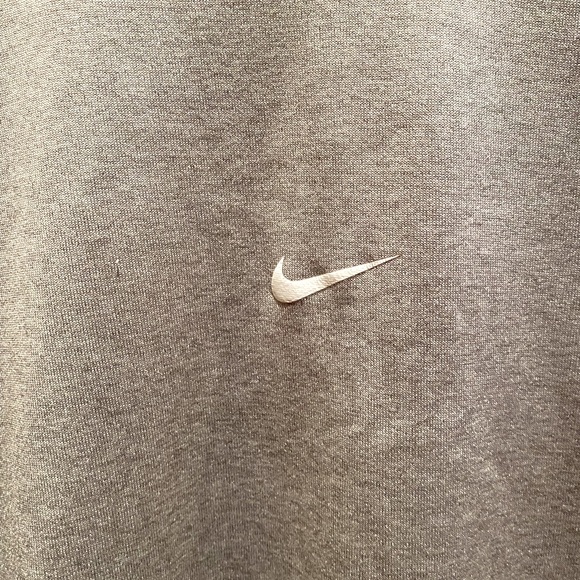 NIKE UNIV OF OKLAHOMA GRAY FIT DRY. Size small. Long sleeve. Like new! - Picture 3 of 7